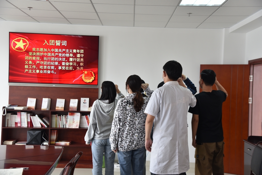重温入团誓词-.jpg