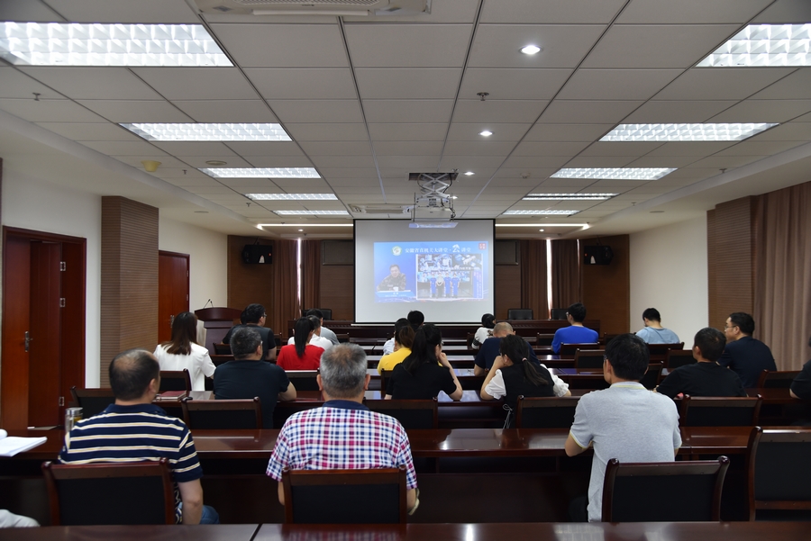 5个在职党支部党员集体学习现场.jpg