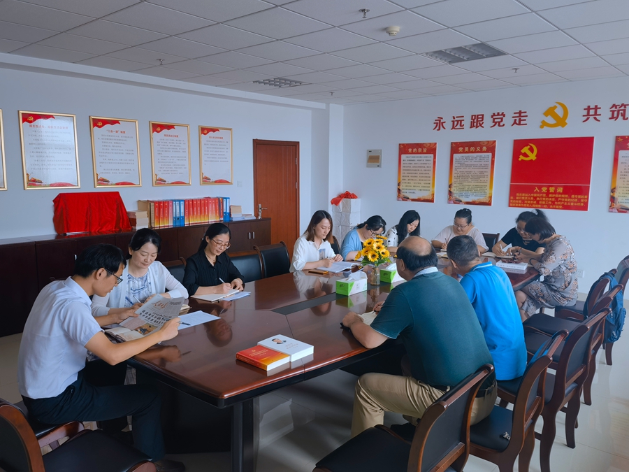 8月党员大会照片_副本.jpg