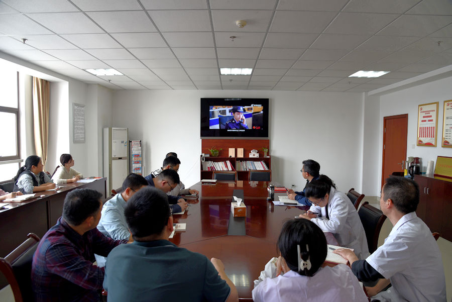 分析测试党支部观看《国家安全 你我共筑》.jpg