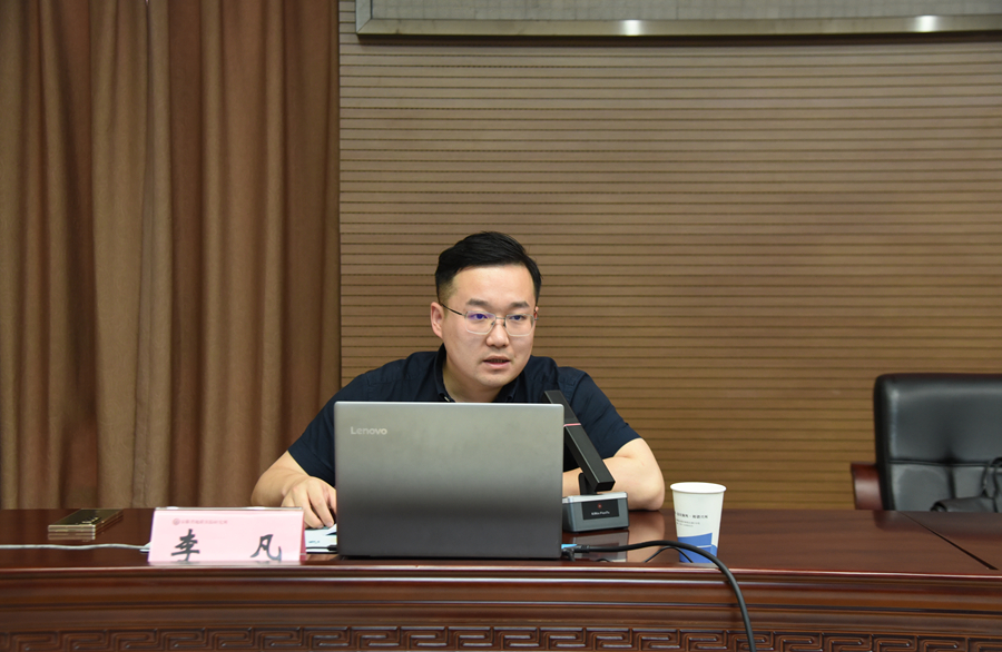 李凡-s.jpg
